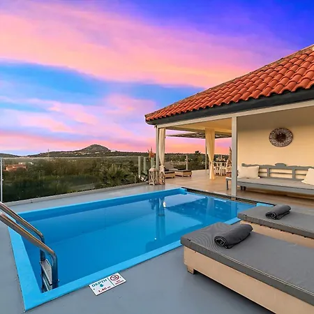 Olivengruene Mit Privatem Beheiztem Pool * Vathí